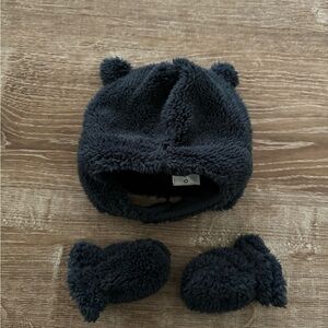 Preowned baby Teddy hat and mittens